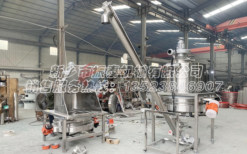 抗菌肽人工小袋無塵投料站直排篩：完美輸送除雜篩分，潔凈生產(chǎn)